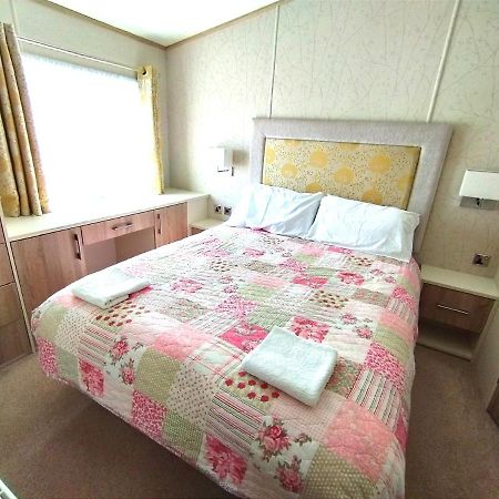 Sand Le Mere Holiday Village Caravan Hire Tunstall  Екстериор снимка