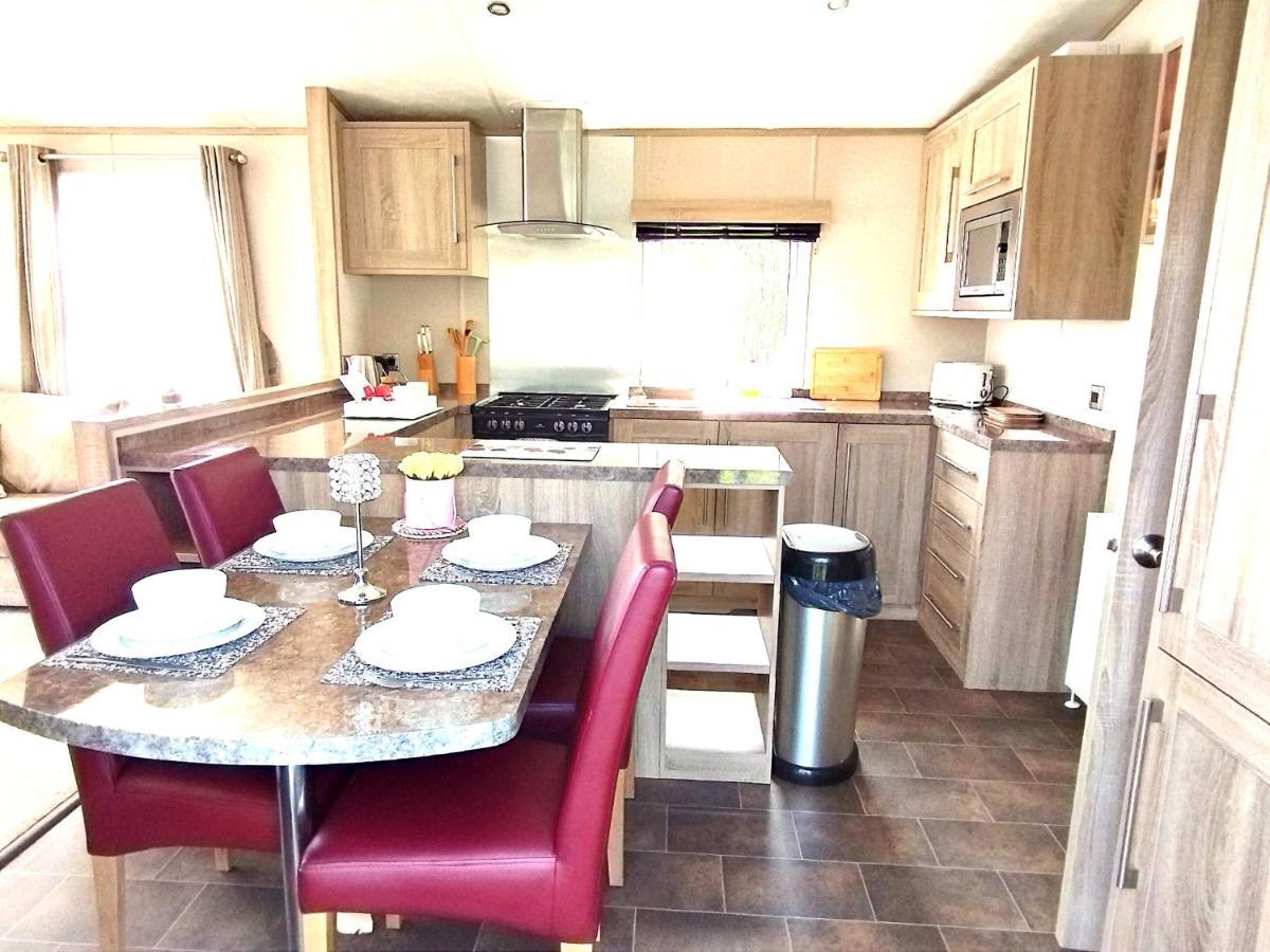 Sand Le Mere Holiday Village Caravan Hire Tunstall  Екстериор снимка